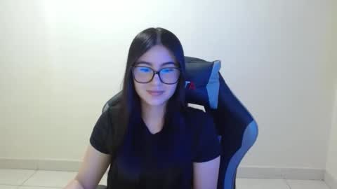 Snapshot of sahaliefox_ chatting on 12-21-25, 06:26 Sahaliefox online show from 12-21-25, 06:26