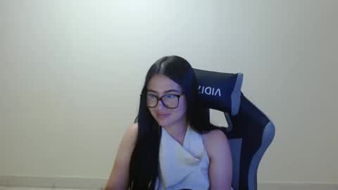 Snapshot of sahaliefox_ chatting on 02-19-26, 06:26 Sahaliefox online show from 02-19-26, 06:26