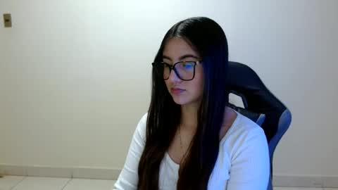 Snapshot of sahaliefox_ chatting on 06-24-26, 12:20 Sahaliefox online show from 06-24-26, 12:20
