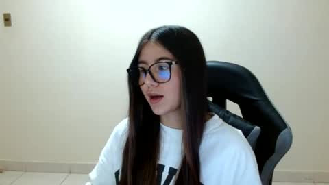 Snapshot of sahaliefox_ chatting on 06-24-26, 09:14 Sahaliefox online show from 06-24-26, 09:14