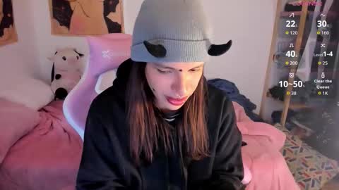 Snapshot of sailorbunnystar chatting on 10-09-25, 08:29 Rose online show from 10-09-25, 08:29