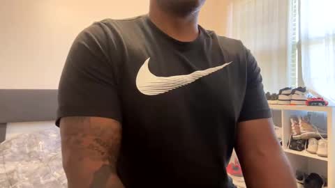 Snapshot of salgozzi chatting on 01-28-25, 07:21 Cum Hanks online show from 01-28-25, 07:21