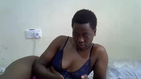 Snapshot of sallie_ chatting on 04-22-26, 09:33 naomi online show from 04-22-26, 09:33