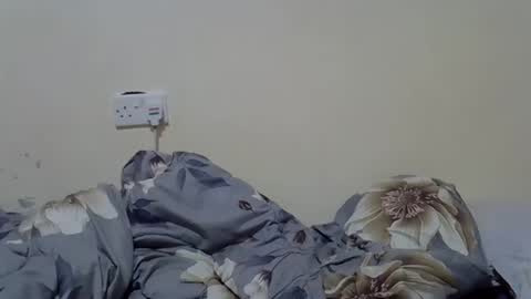 Snapshot of sallie_ chatting on 05-06-26, 04:41 naomi online show from 05-06-26, 04:41