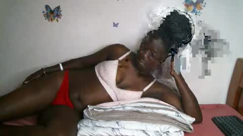 Snapshot of sallie_ chatting on 05-11-26, 02:45 naomi online show from 05-11-26, 02:45