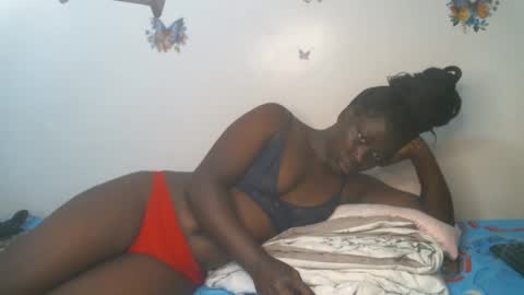 Snapshot of sallie_ chatting on 05-15-26, 02:40 naomi online show from 05-15-26, 02:40