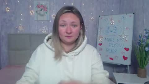 Snapshot of sallyverda chatting on 10-14-25, 11:27 Sally online show from 10-14-25, 11:27