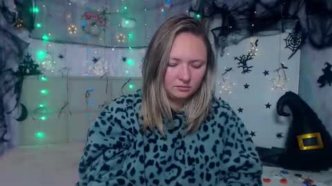 Snapshot of sallyverda chatting on 10-15-25, 05:24 Sally online show from 10-15-25, 05:24