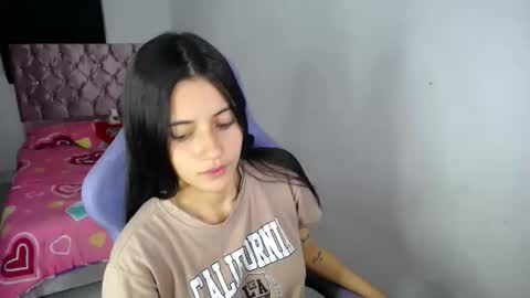 Snapshot of salome_fox4 chatting on 10-25-25, 12:40 salome online show from 10-25-25, 12:40