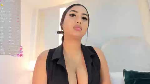 Snapshot of salomebell chatting on 10-30-25, 08:20 online show from 10-30-25, 08:20