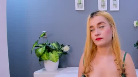 Salome Larzon online show from 05-07-26, 03:23