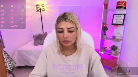 Snapshot of saloomee__ chatting on 12-30-24, 11:15 SALOME online show from 12-30-24, 11:15