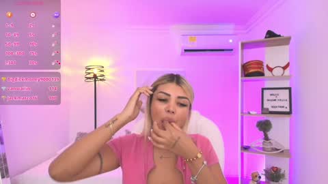 Snapshot of saloomee__ chatting on 01-30-25, 02:47 SALOME online show from 01-30-25, 02:47