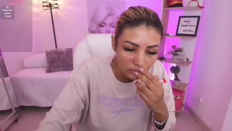 Snapshot of saloomee__ chatting on 02-12-25, 11:07 SALOME online show from 02-12-25, 11:07