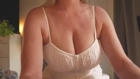 IsaBella-  online show from 05-21-26, 10:11