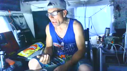 Snapshot of saltwaterweapon chatting on 10-26-25, 06:41 saltwaterweapon online show from 10-26-25, 06:41