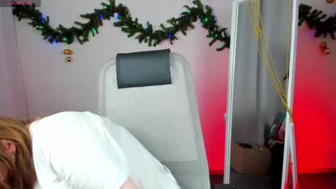 Snapshot of salut_love chatting on 12-14-24, 10:56 Ruby online show from 12-14-24, 10:56