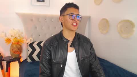 Snapshot of salvadorfit_ chatting on 09-18-25, 09:17 Salvador online show from 09-18-25, 09:17