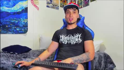 Snapshot of salvatore_dereck chatting on 10-04-25, 12:30 online show from 10-04-25, 12:30