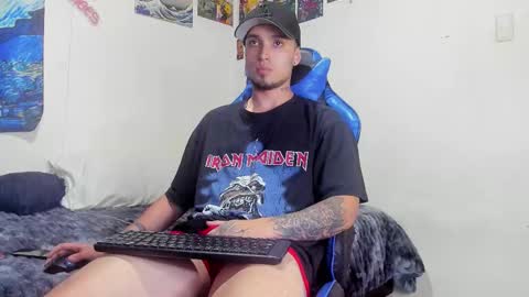 Snapshot of salvatore_dereck chatting on 10-17-25, 01:20 online show from 10-17-25, 01:20