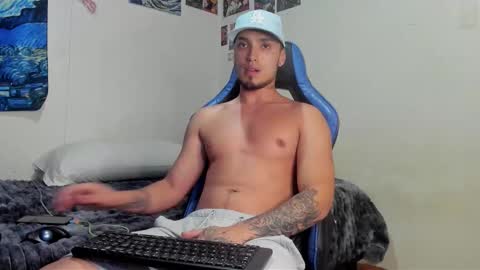 Snapshot of salvatore_dereck chatting on 10-27-25, 01:09 online show from 10-27-25, 01:09