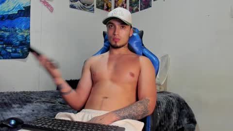 Snapshot of salvatore_dereck chatting on 10-30-25, 01:18 online show from 10-30-25, 01:18