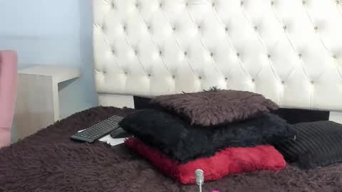 Snapshot of saly_moon chatting on 10-01-25, 05:41 saly moon online show from 10-01-25, 05:41