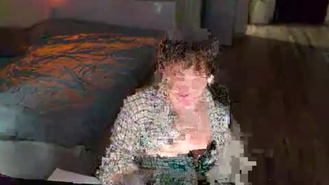 Snapshot of sam_garcia_ chatting on 10-26-25, 02:17 sunhine online show from 10-26-25, 02:17