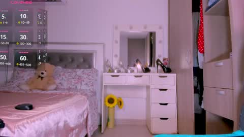 Snapshot of samanta_65 chatting on 06-19-26, 01:32 carolina online show from 06-19-26, 01:32