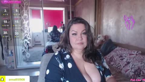 Snapshot of samanta_shy chatting on 04-14-26, 02:01 Marry online show from 04-14-26, 02:01