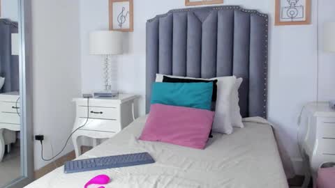 Snapshot of samanta_william chatting on 01-28-25, 02:53 samanta online show from 01-28-25, 02:53