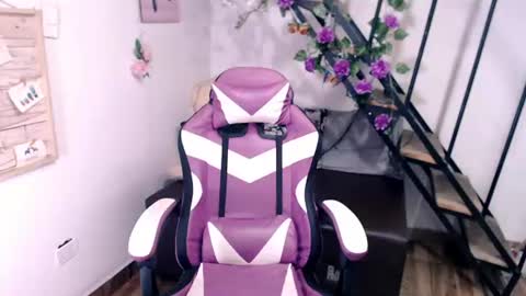 Snapshot of samantha2girl chatting on 06-30-26, 10:22 samantha online show from 06-30-26, 10:22