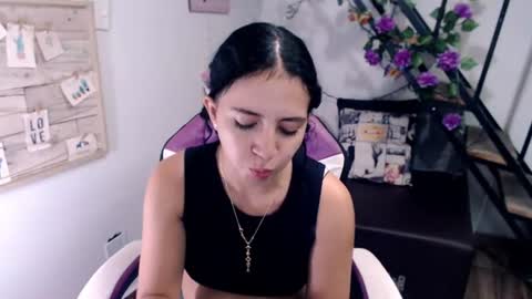 Snapshot of samantha2girl chatting on 08-06-26, 10:11 samantha online show from 08-06-26, 10:11