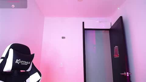 Snapshot of samantha_devil_ chatting on 03-25-26, 12:05 Samanta online show from 03-25-26, 12:05