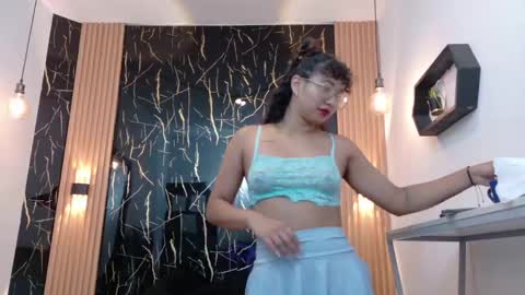 Snapshot of samantha_fox8 chatting on 06-04-26, 10:32 online show from 06-04-26, 10:32