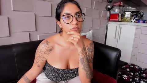 Snapshot of samantha_jadee chatting on 01-02-25, 07:18 Samantha online show from 01-02-25, 07:18