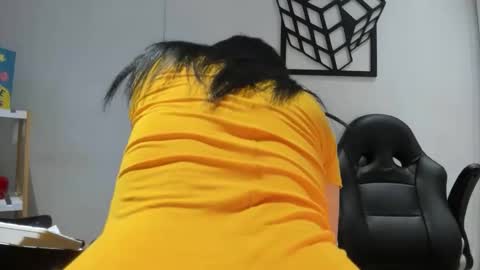 Snapshot of samantha_larusso_ chatting on 05-18-26, 11:32 Andy online show from 05-18-26, 11:32