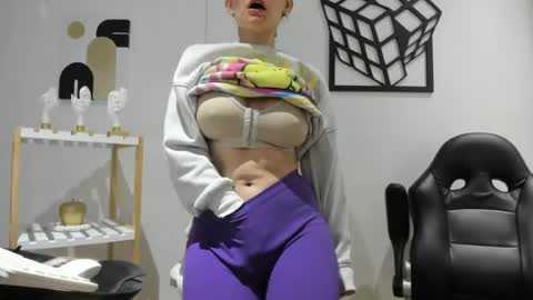 Snapshot of samantha_larusso_ chatting on 07-01-26, 01:51 Andy online show from 07-01-26, 01:51