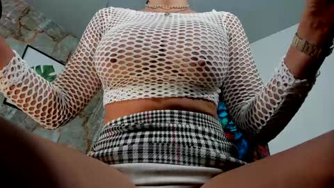 Snapshot of samantha_milfs chatting on 01-03-25, 10:31 samantha_milfs online show from 01-03-25, 10:31