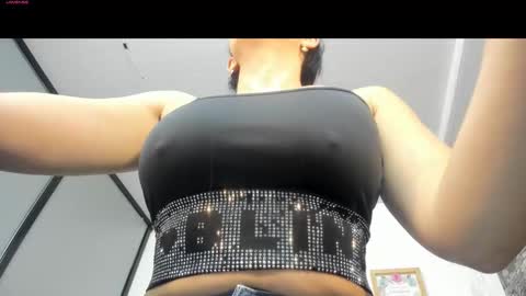 Snapshot of samantha_milfs chatting on 10-01-25, 11:05 samantha_milfs online show from 10-01-25, 11:05