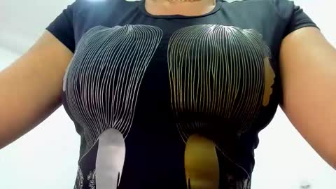 Snapshot of samantha_milfs chatting on 10-28-25, 11:03 samantha_milfs online show from 10-28-25, 11:03