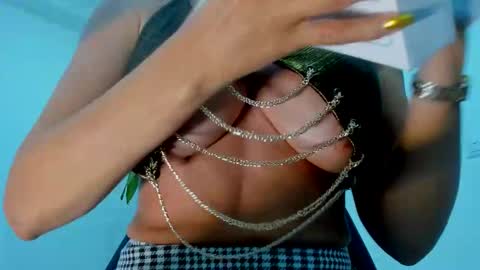 Snapshot of samantha_milfs chatting on 10-31-25, 11:11 samantha_milfs online show from 10-31-25, 11:11