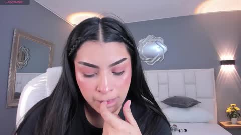 Snapshot of samanthaa_22_ chatting on 10-14-25, 11:44 Samanthaa online show from 10-14-25, 11:44