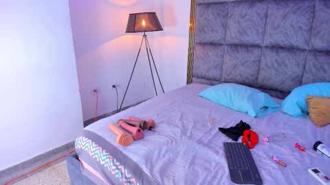 Samantha online show from 12-14-25, 04:29