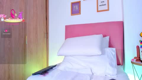 V A  N E S S A  online show from 10-21-25, 08:31