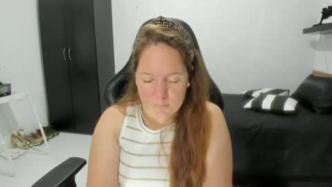 Snapshot of samanthaleon chatting on 11-15-25, 10:15 Samantha samy online show from 11-15-25, 10:15