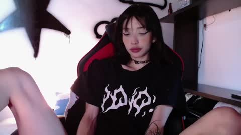 Snapshot of samantx chatting on 01-23-25, 05:42 lil sam online show from 01-23-25, 05:42