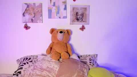 Samara is my name a pleasure delighted that you are here leave your thumb up it is important to me online show from 02-09-25, 09:06