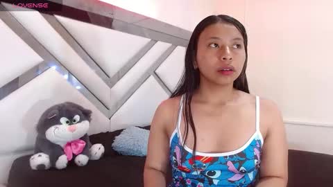 Snapshot of samara_selene chatting on 10-25-25, 07:19 SAMARA online show from 10-25-25, 07:19