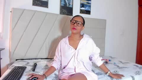 samaraa_smith1 online show from 05-19-26, 12:11
